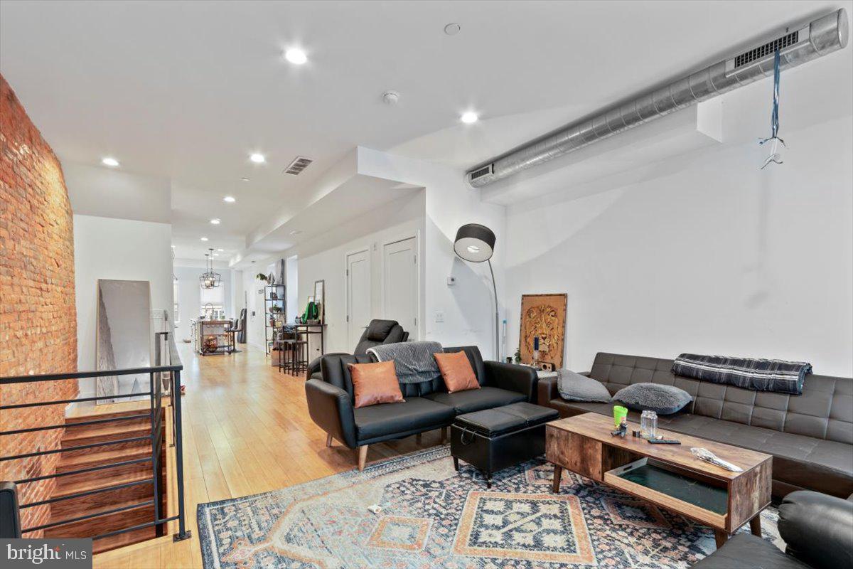 Building Photo - 721 N 40th St