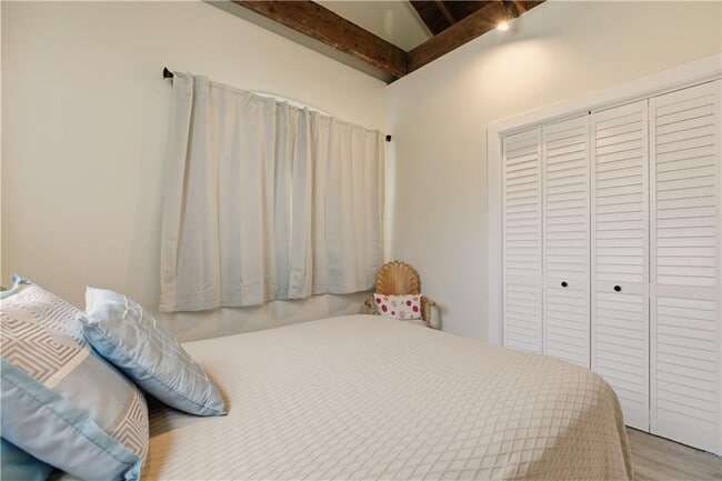 Building Photo - 98 Kay St