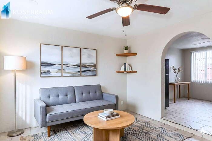 Building Photo - 302 W Flores St