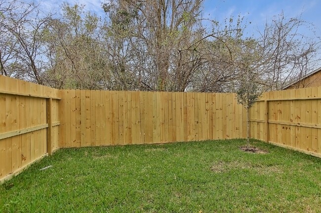 Building Photo - 1043 Marcolin St