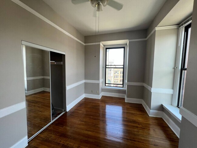 Building Photo - 5 Broadway