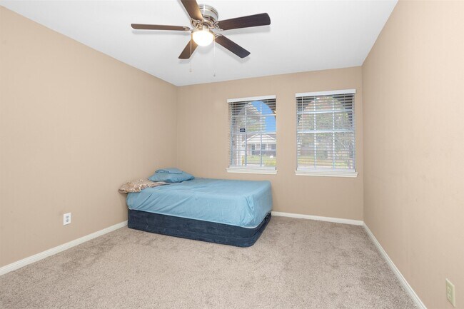 Building Photo - 16327 Green Shade Dr