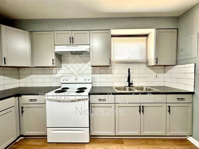 Building Photo - 2205 Lindyview Rd