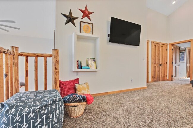 Building Photo - 130 Par Dr