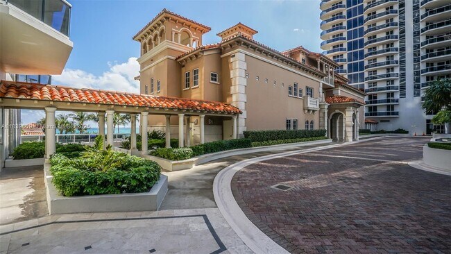Building Photo - 4779 Collins Ave