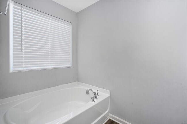 Building Photo - 6313 Town Ln