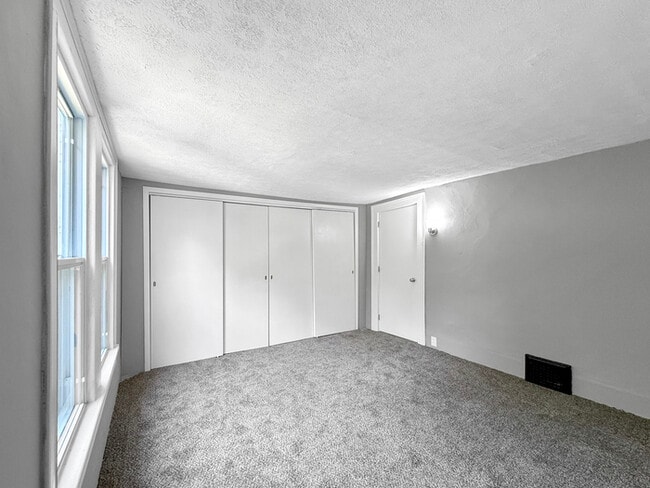 Building Photo - Don’t Miss This Lovely 2-Bed, 1-Bath Home ...