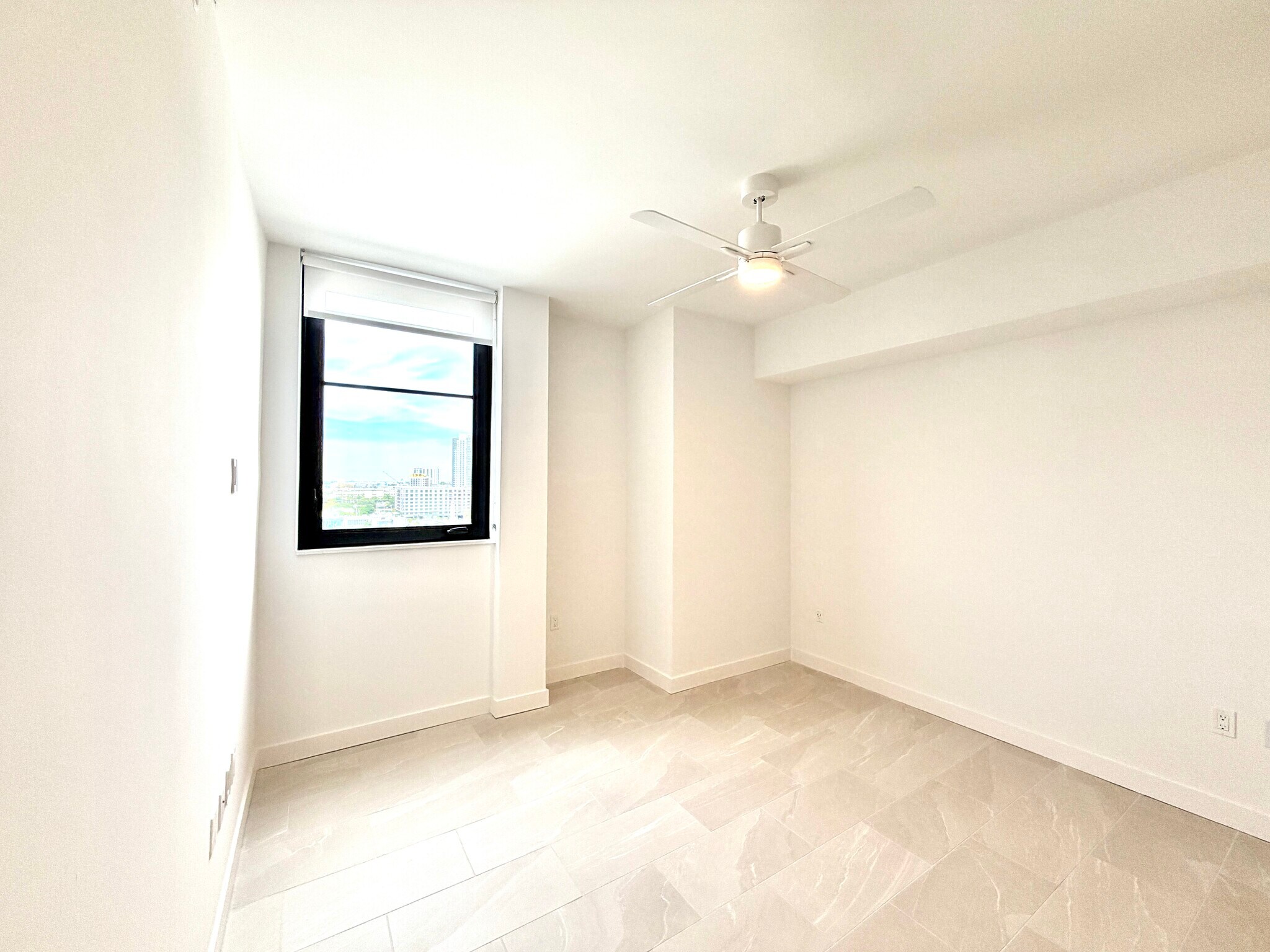 Building Photo - 1910 NW 1st Pl