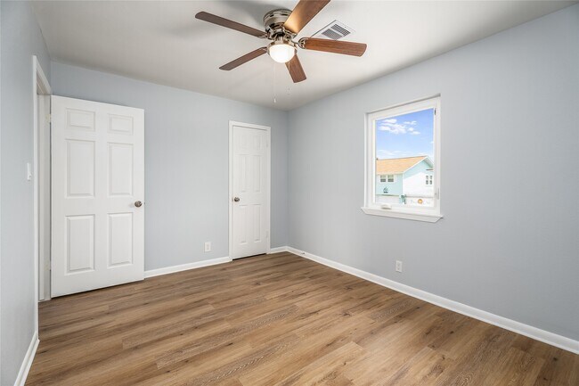 Building Photo - 901 Bonita Dr