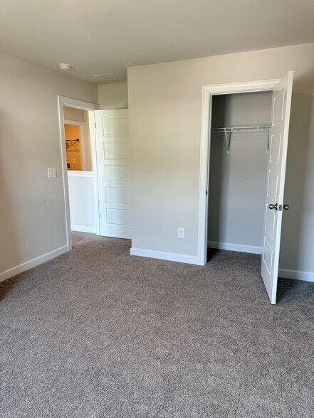 Building Photo - 124 Lavinia Cir