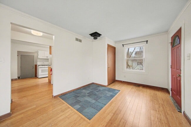 Building Photo - 808 E Cross St