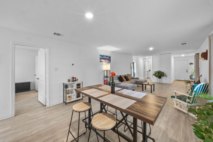 Building Photo - 7415 Donkey Vly