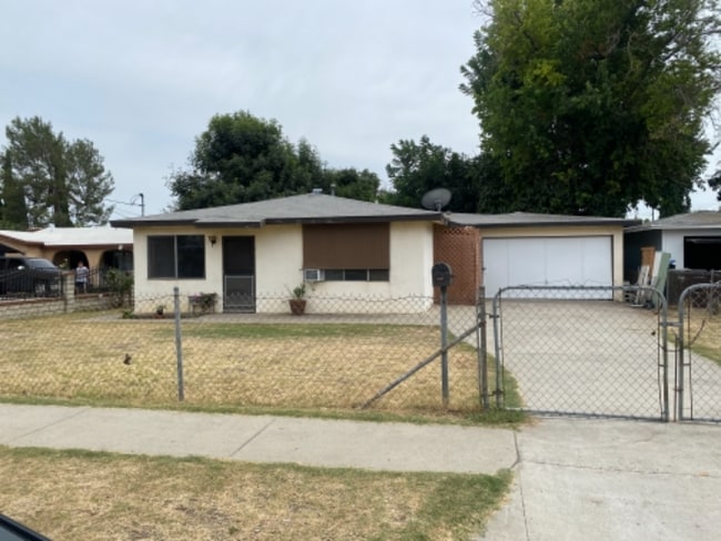 Building Photo - 10860 Freer Ave