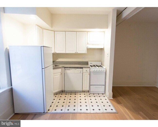 Building Photo - 901 Clinton St