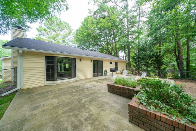 Building Photo - 170 Cedar Trce