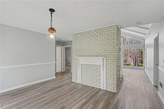 Building Photo - 10 Gentry Dr