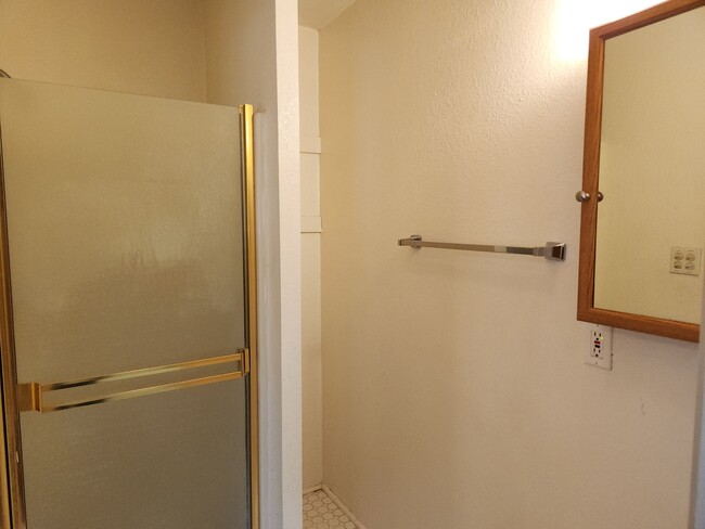 Building Photo - Adorable 2 bed / 2 bath - with 1 car garage