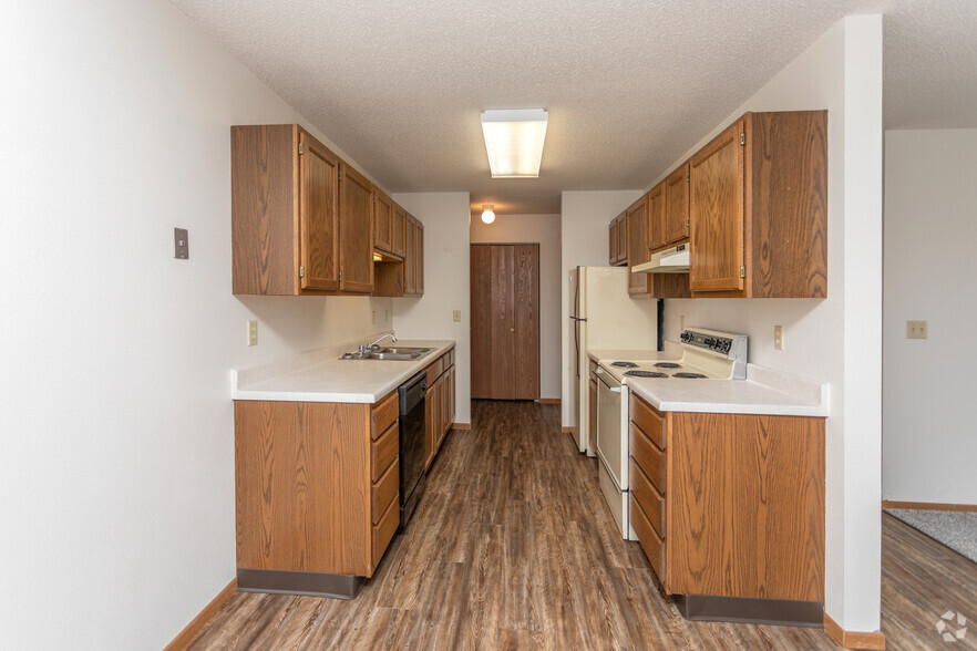 2BR, 1BA - 890SF - Cooperative Living Center