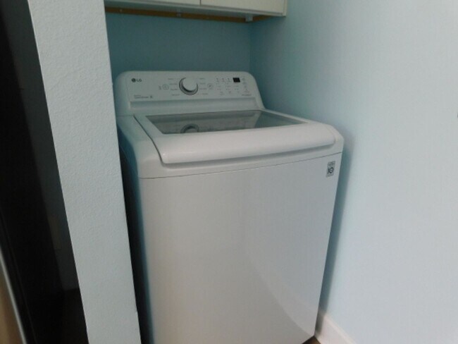 Building Photo - 2 Bedroom Located in Summerfield Community