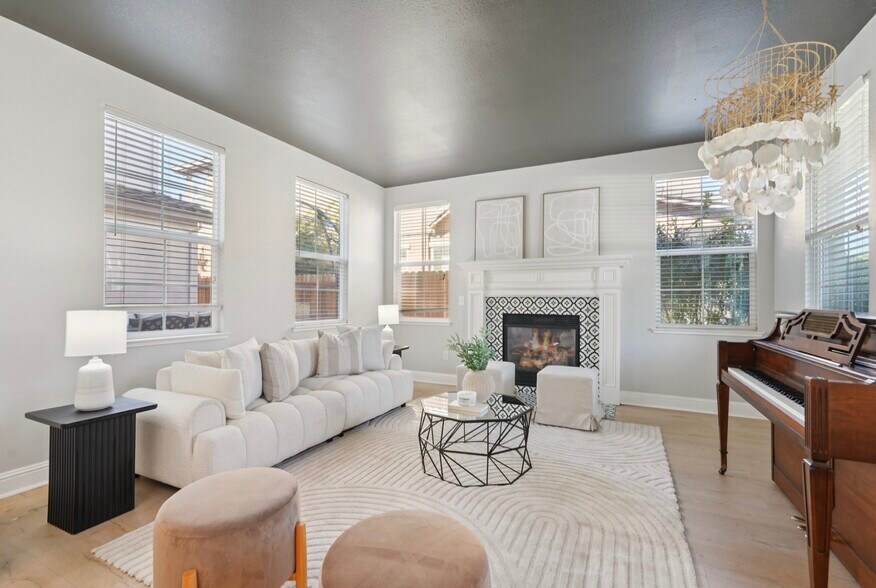 Building Photo - 2070 Katnich Ln