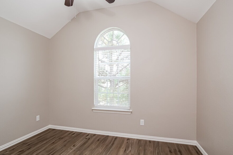 Building Photo - 13823 McKinney Creek Ln