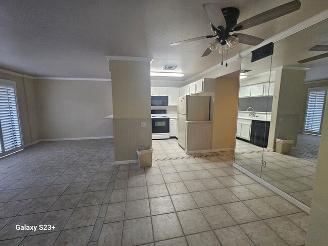 Building Photo - Prime Palm Springs living in the gated community of Rancho El Mirador