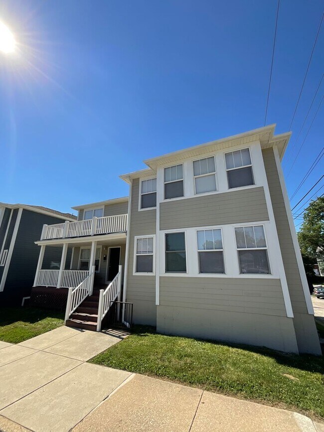 Building Photo - ***AVAILABLE AUGUST 2027*** 4 bed, 2 bath house LARGE GROUP OPTION : 18- 20!