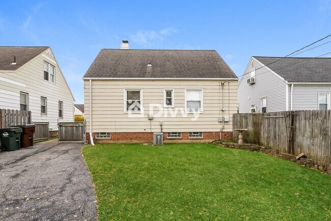 Building Photo - 4914 Lincoln Ave, Parma, OH 44134