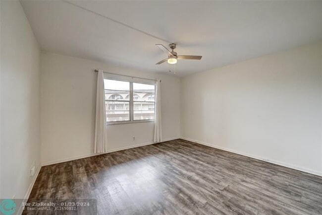 Building Photo - 4401 Martinique Ct