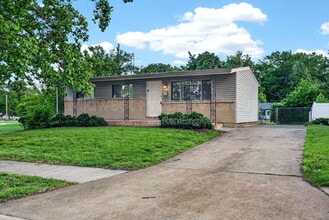 Building Photo - 8 Kathleen Ct