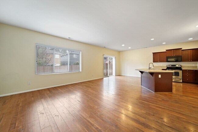 Building Photo - 3119 Harrier St NE