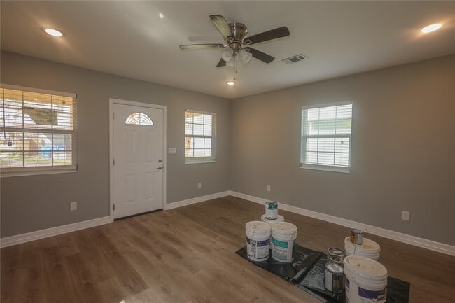 Building Photo - 23091 S Wildwood Dr