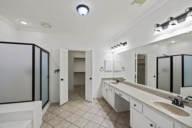 Building Photo - 15106 Vista Heights Dr