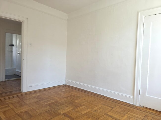 Building Photo - 10 66th St