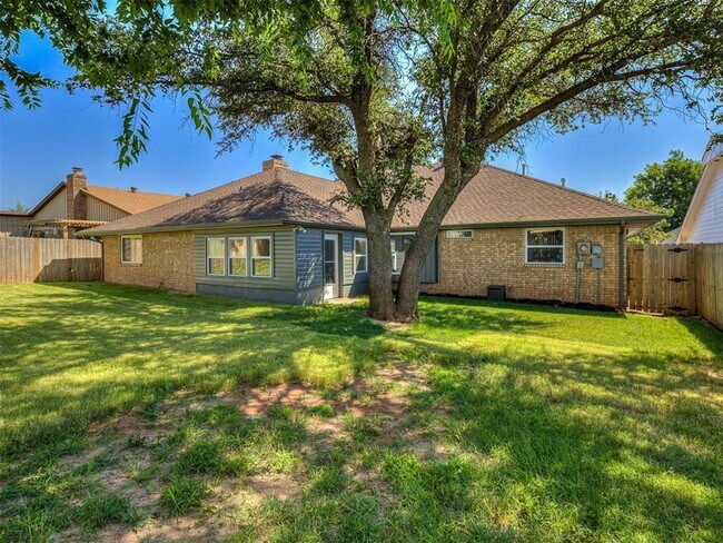 Building Photo - Look at this beautiful home!! 4 bed, 3 full baths!