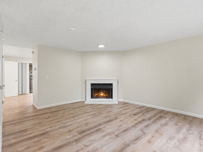 Building Photo - 6005