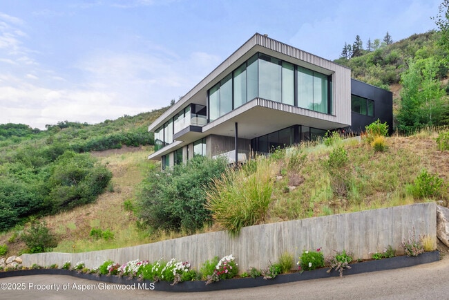 Building Photo - 580 Medicine Bow Rd