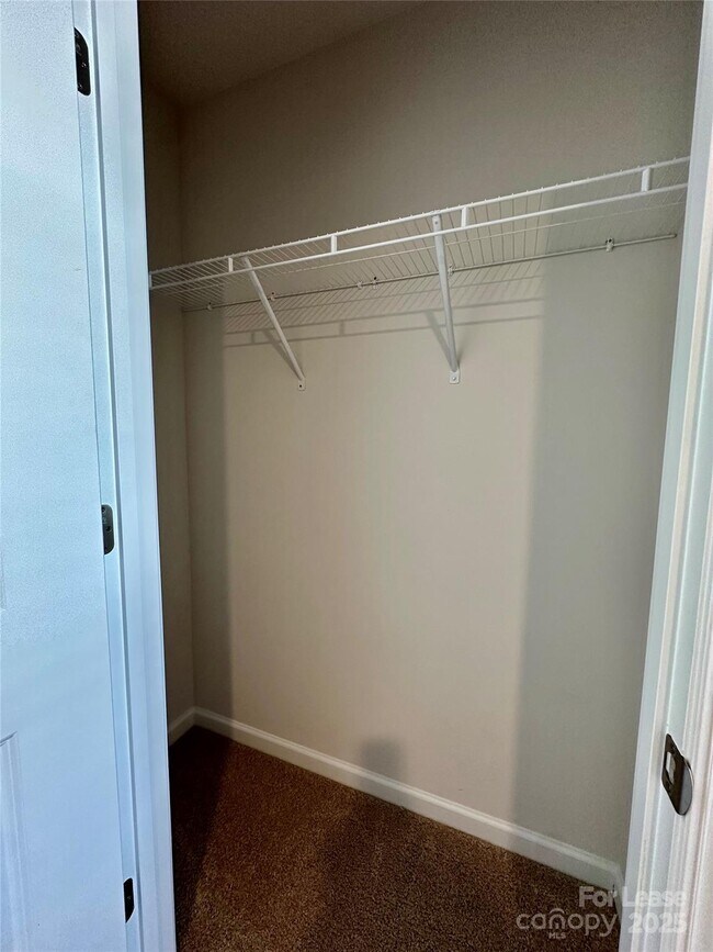 Building Photo - 1605 Blue Velvet Ln