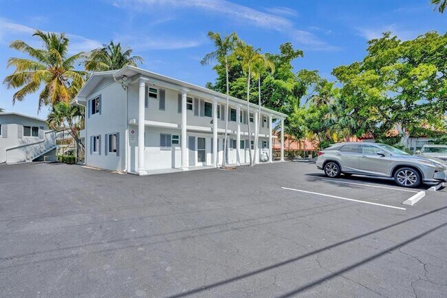 Building Photo - 1821 Middle River Dr