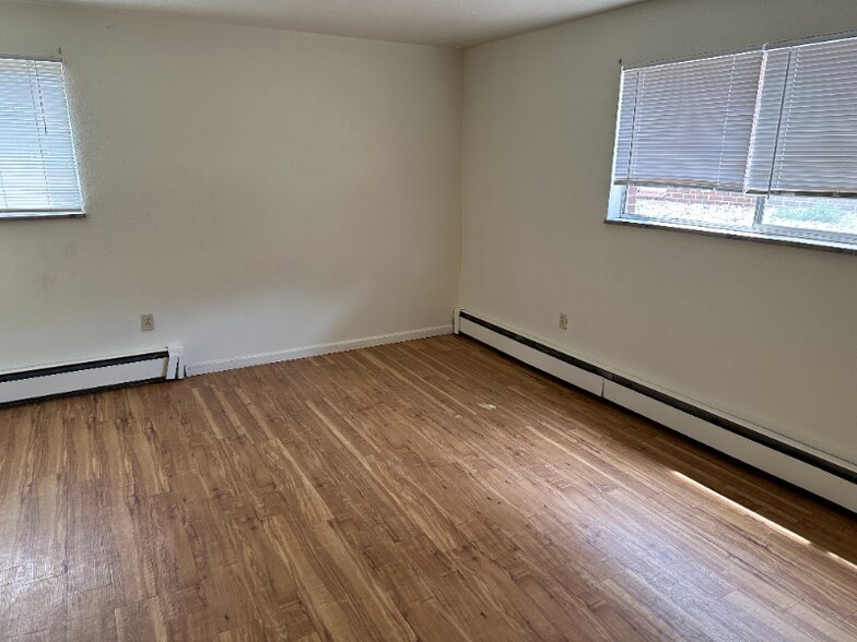 Building Photo - 926 James Ct