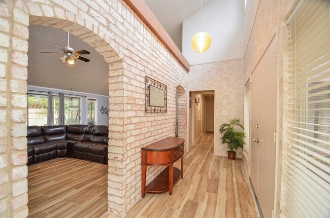 Building Photo - 3514 W Creek Club Dr