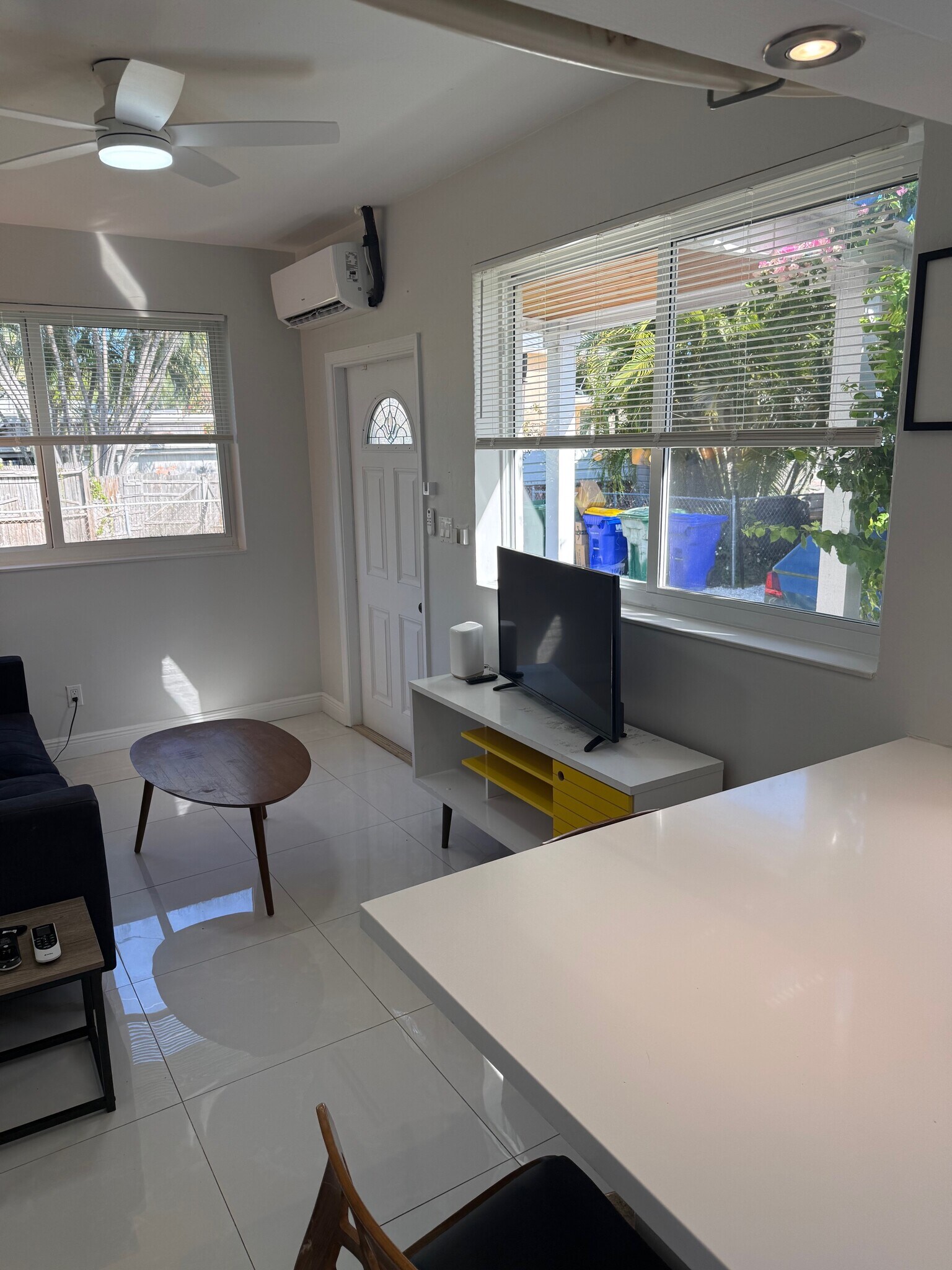 Building Photo - 2513 Staples Ave