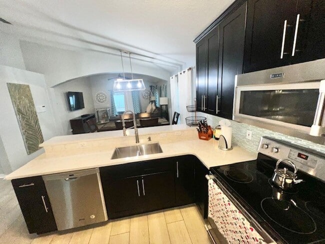 Building Photo - Amazing 4x2 in Lake Nona!! Gated Nona Crest! All tile flooring!! 2 car garage!