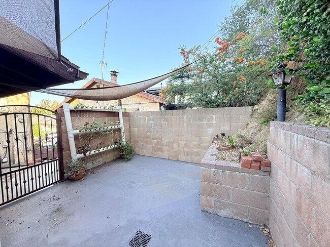 Building Photo - 4242 Briggs Ave