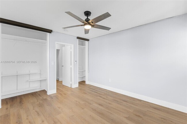 Building Photo - 1450 NE 171 St