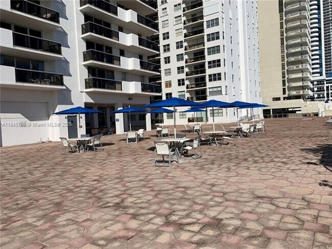 Building Photo - 6039 Collins Ave