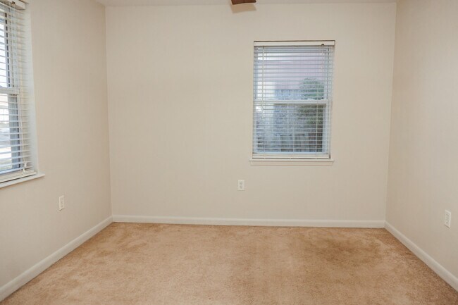 Building Photo - 410 Tanglewood Dr