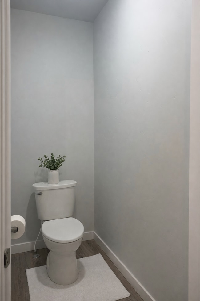 Building Photo - 8884 W Hill Rd Pkwy