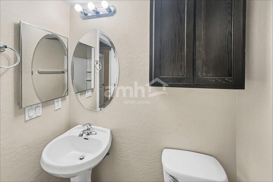 Building Photo - 894 S Annie Ln