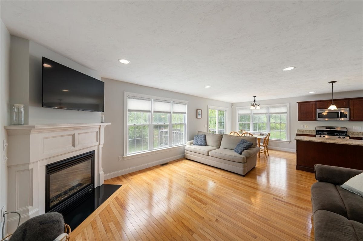 Building Photo - 5 Bayberry Ln